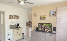 Studio Proche Port Et Plages, Piscine